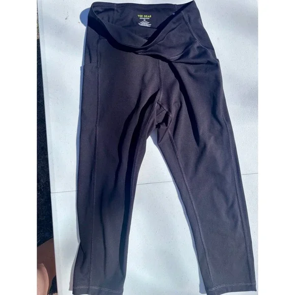 Lot of women's Medium T-shirts, button downs, hoodies, tank top & leggings - Picture 12 of 12